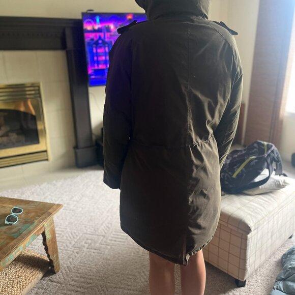 Aritzia Winter Jacket - Picture 5 of 5